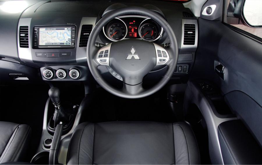  Mitsubishi Outlander 2005 года  (фото 40 из 77)